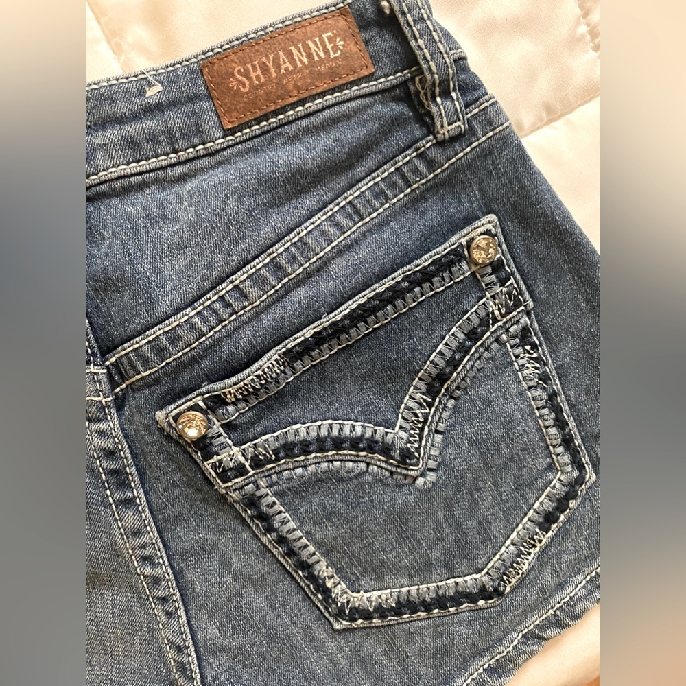 Shyanne Women’s Embellished Denim Shorts Size 27
